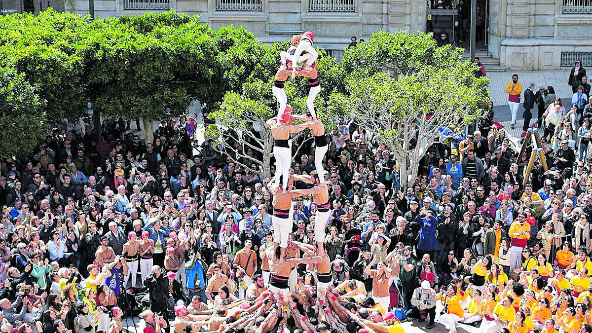 Col&middot;laboraci&oacute; de les federacions de torres humanes tradicionals